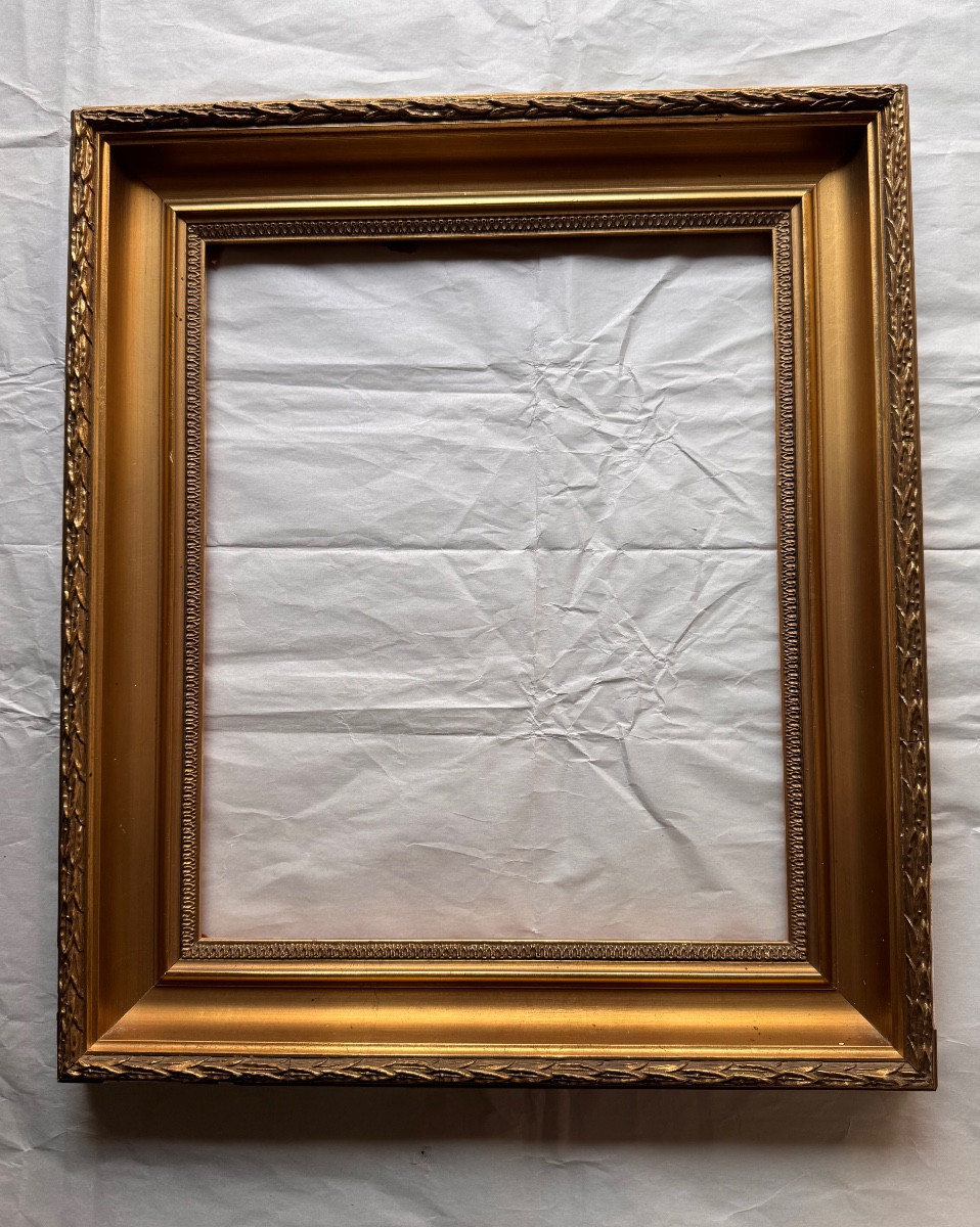 Gilded Frame With Pearl Decoration And Foliate Frieze – 45 X 39 Cm