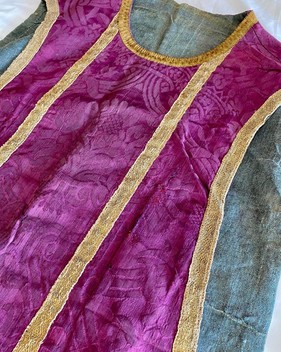 Chasuble In Violine Silk Damask And Buckram Lining - Spain Or France 18th -19th Century-photo-2