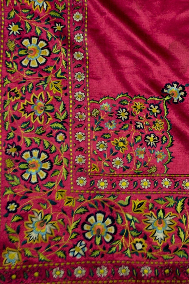 Mughal Tent Or Indian Palace Valance In Embroidered Satin - 19th Century