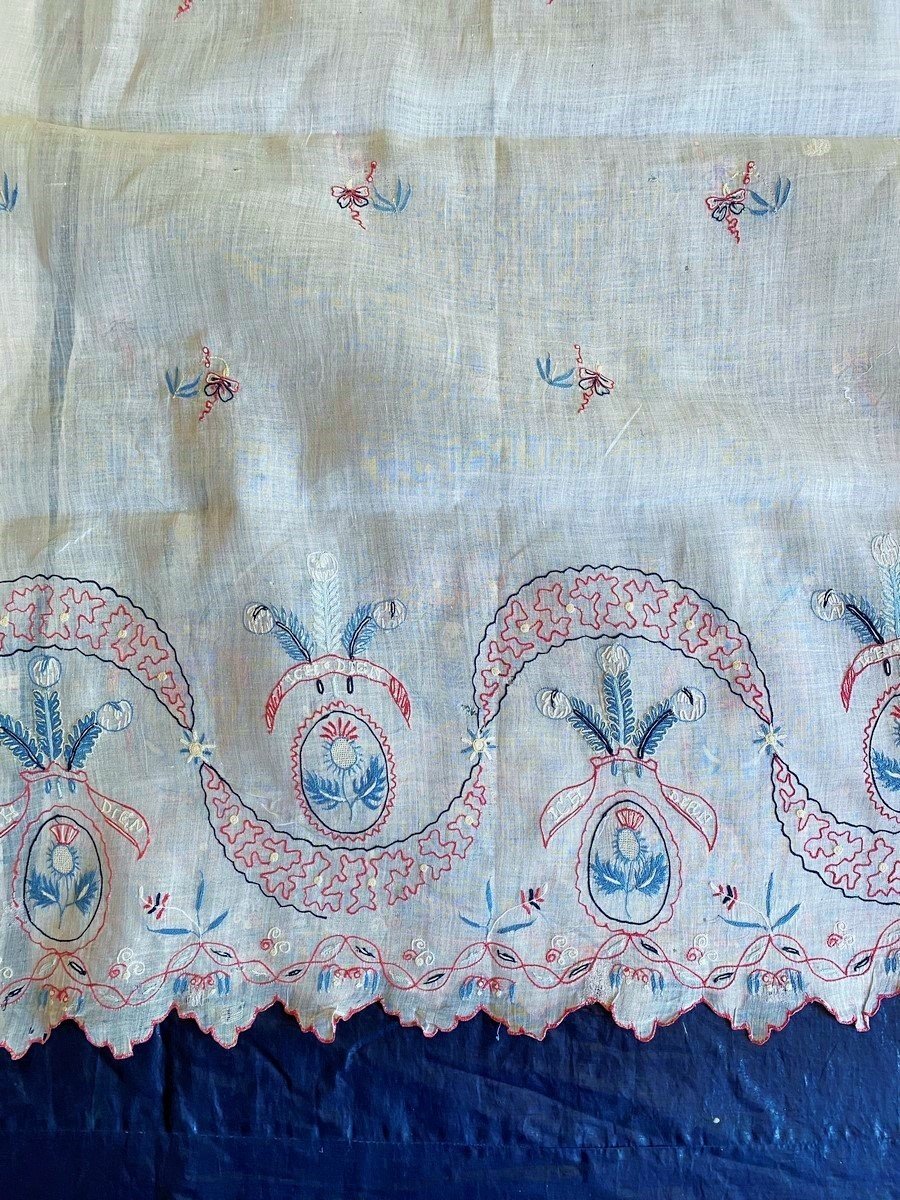 Jupe En Mousseline Des Indes Brodée Aux Armes Des Princes De Galles Angleterre -circa 1790-1810-photo-2