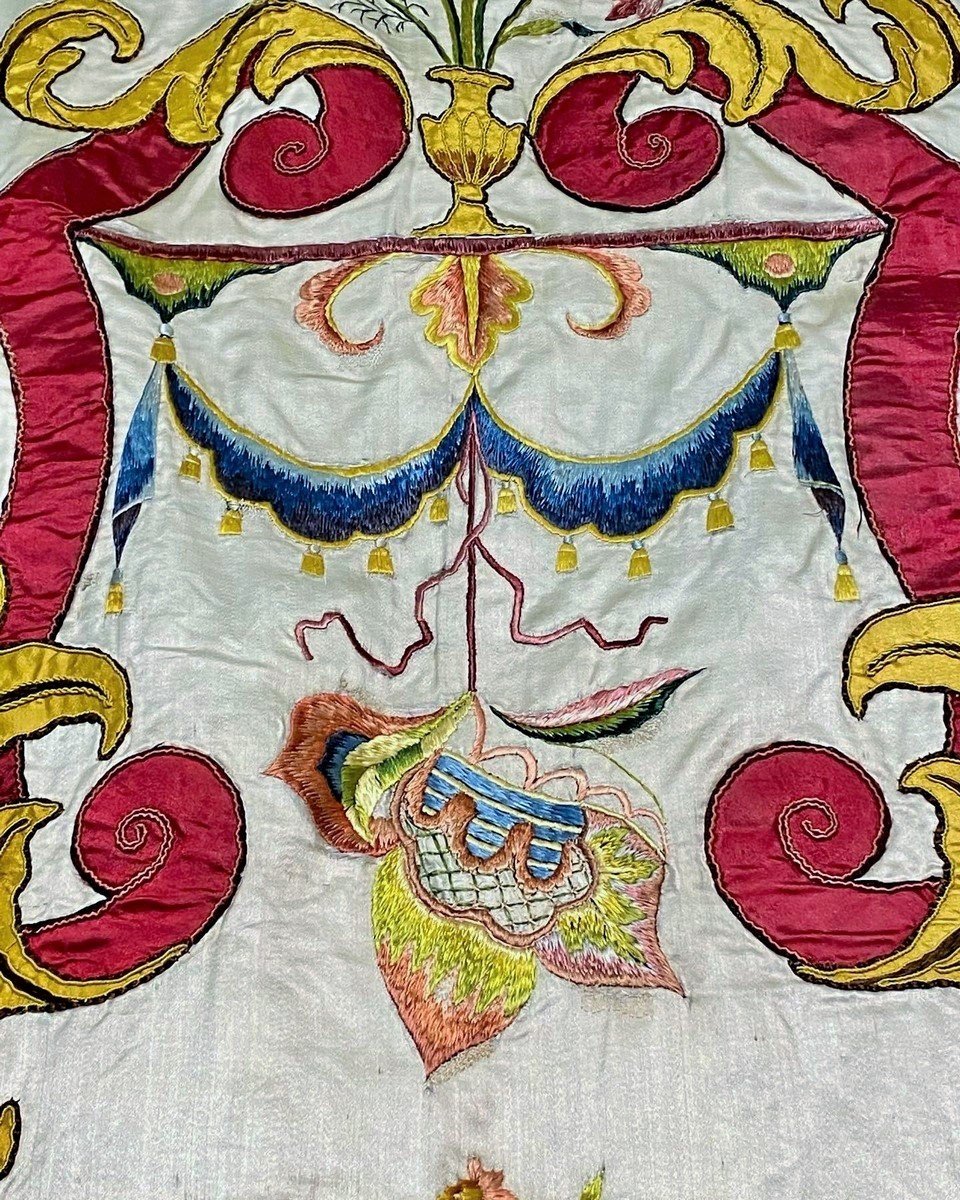 Tenture Baroque En Satin Brodé Et Appliqué à La Grostesque - Italie Venise Circa 1720-photo-2