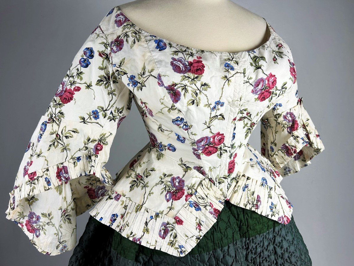 A Casaquin In Chintz With Pagoda Sleeves And Falbalas In The 18th Century Style Circa 1865-photo-2