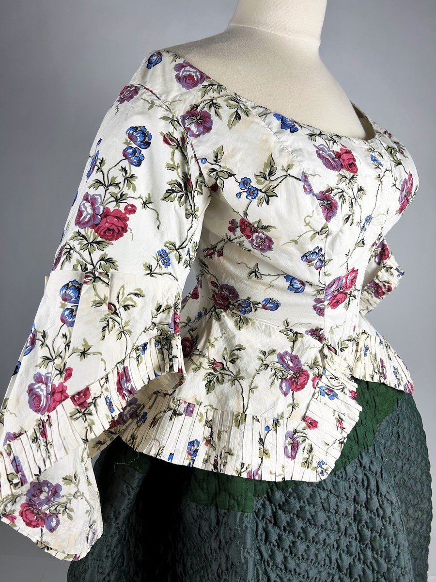 A Casaquin In Chintz With Pagoda Sleeves And Falbalas In The 18th Century Style Circa 1865-photo-3