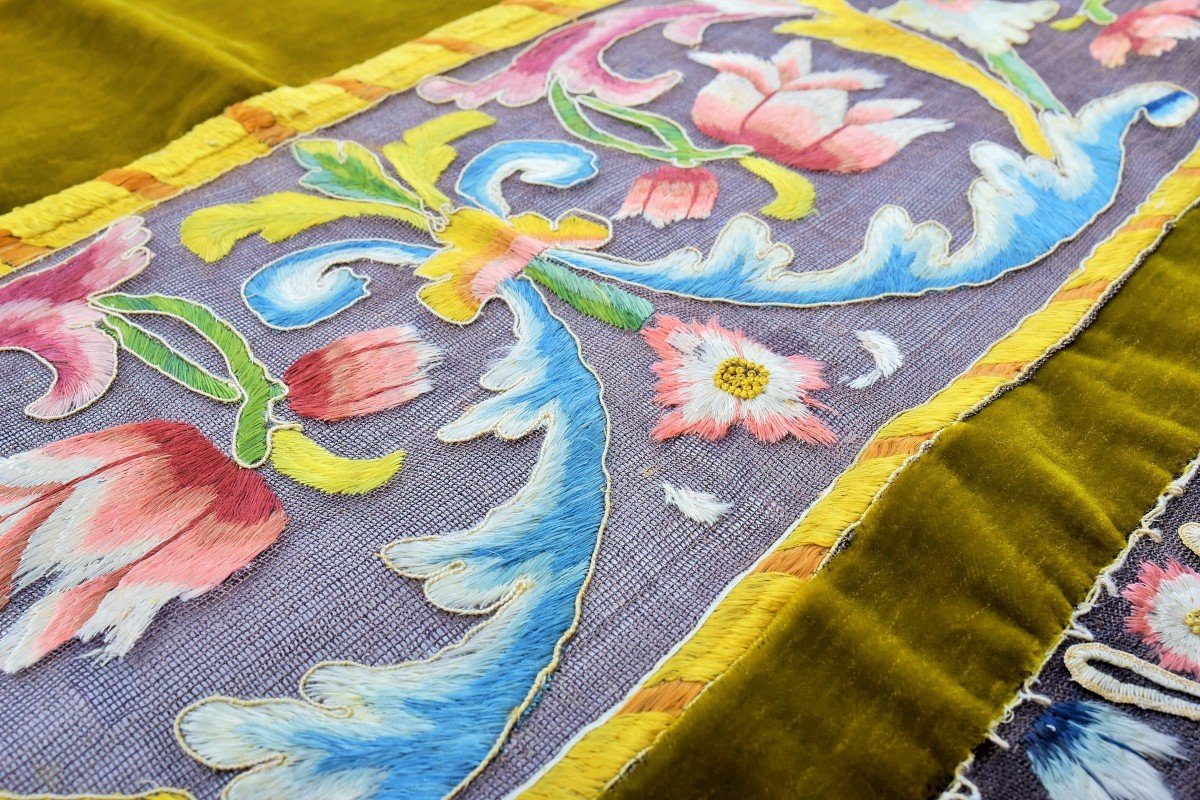 Tapis De Table En Buratto Ou Peinture à l'Aiguille Et Velours - Italie Fin XVIIe Siècle-photo-1