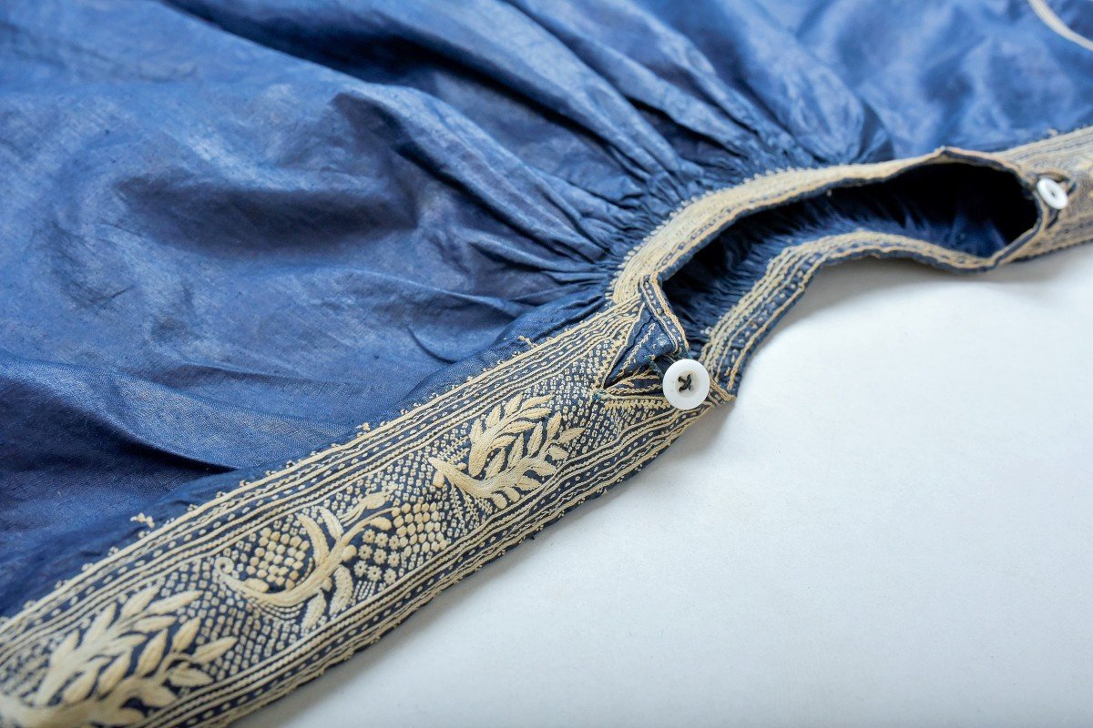 A Blaude/biaude Or Party Blouse In Indigo Dyed And Embroidered Glazed Linen - Normandy Circa 1850-photo-4