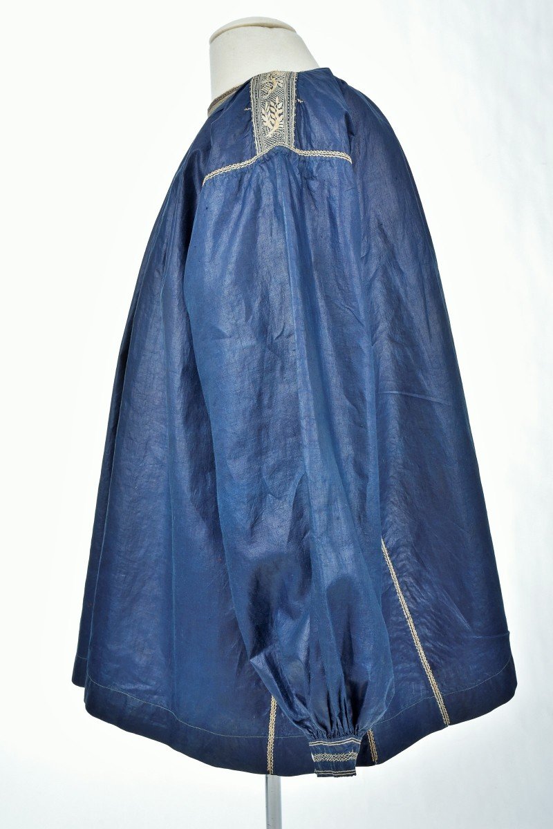 A Blaude/biaude Or Party Blouse In Indigo Dyed And Embroidered Glazed Linen - Normandy Circa 1850-photo-3