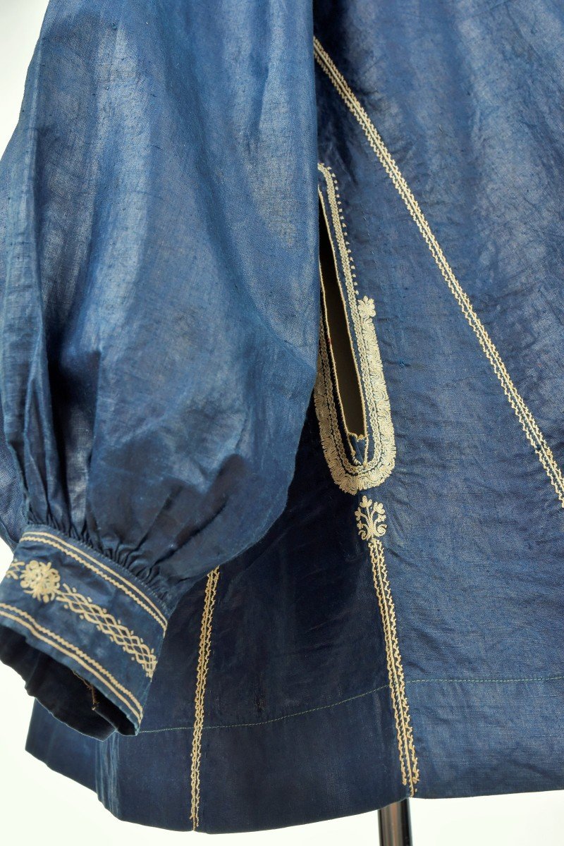 A Blaude/biaude Or Party Blouse In Indigo Dyed And Embroidered Glazed Linen - Normandy Circa 1850-photo-4