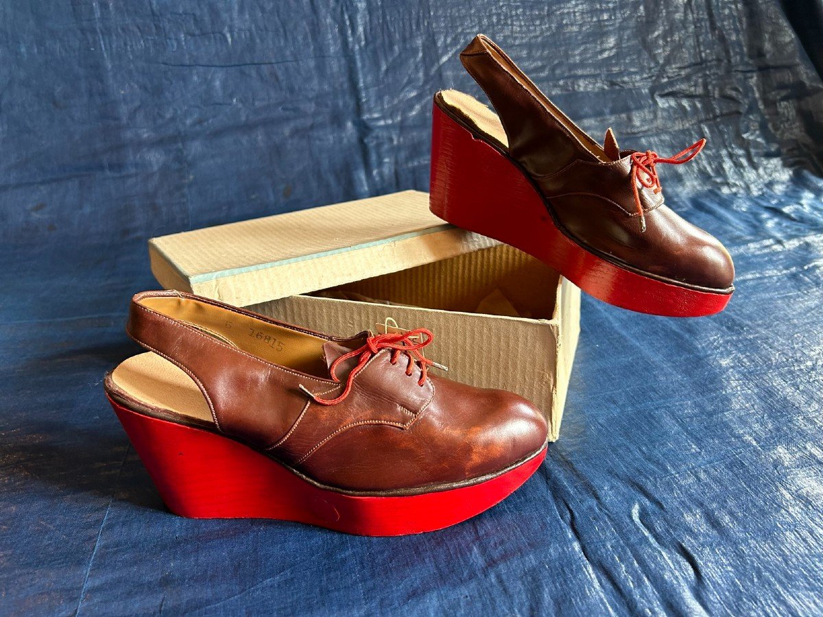 Pair Of 1940s Shoes In Leather And Wedge Heel In Red Wood With Its Box-photo-2
