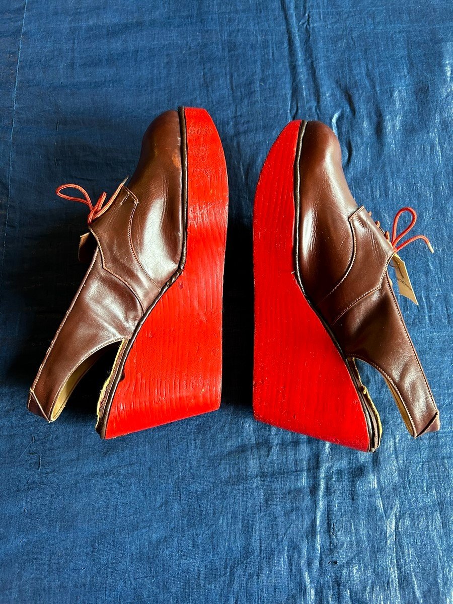 Pair Of 1940s Shoes In Leather And Wedge Heel In Red Wood With Its Box-photo-3