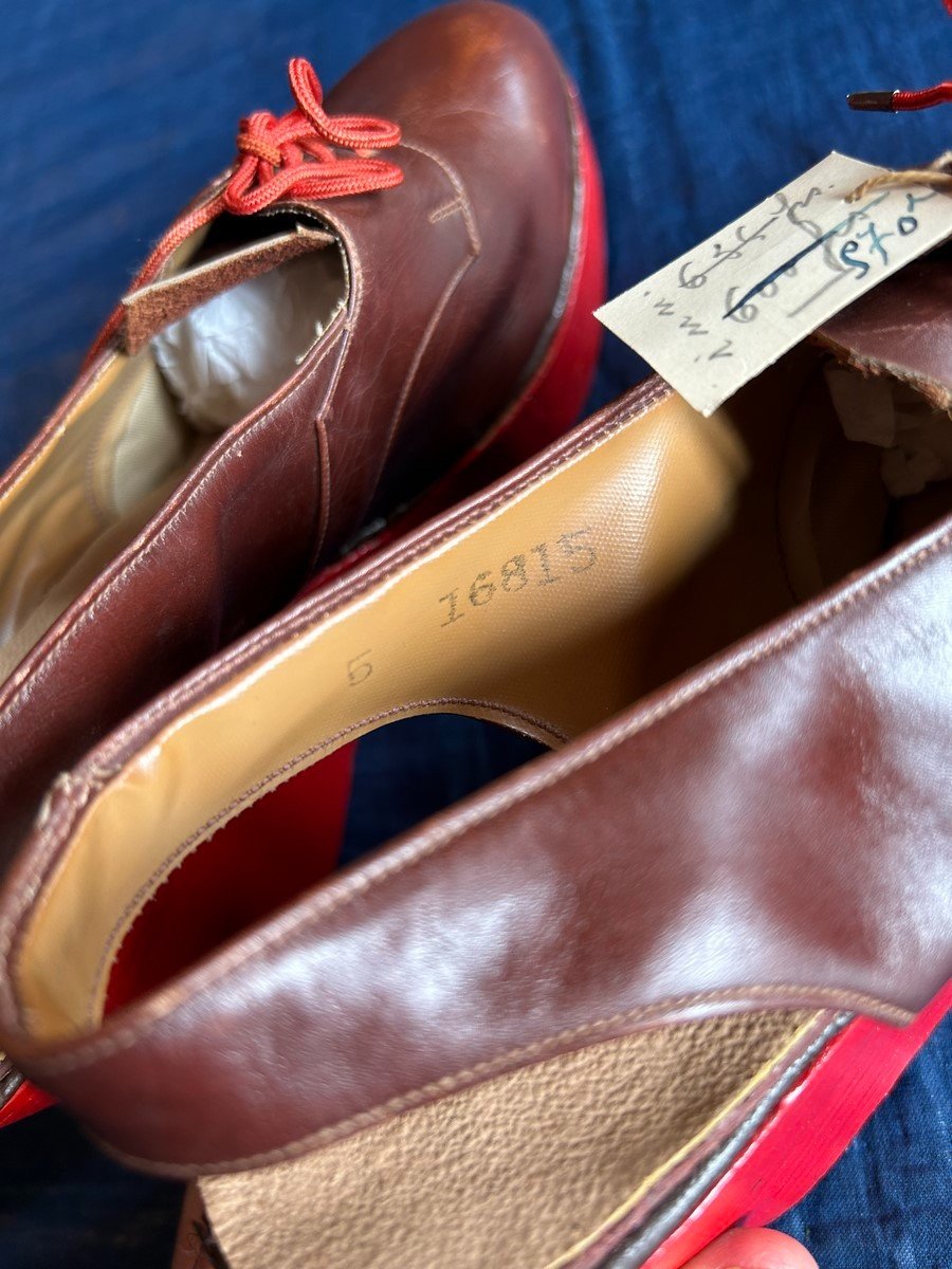 Pair Of 1940s Shoes In Leather And Wedge Heel In Red Wood With Its Box-photo-7