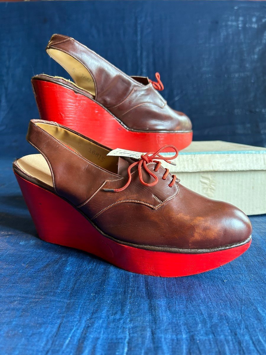 Pair Of 1940s Shoes In Leather And Wedge Heel In Red Wood With Its Box-photo-8