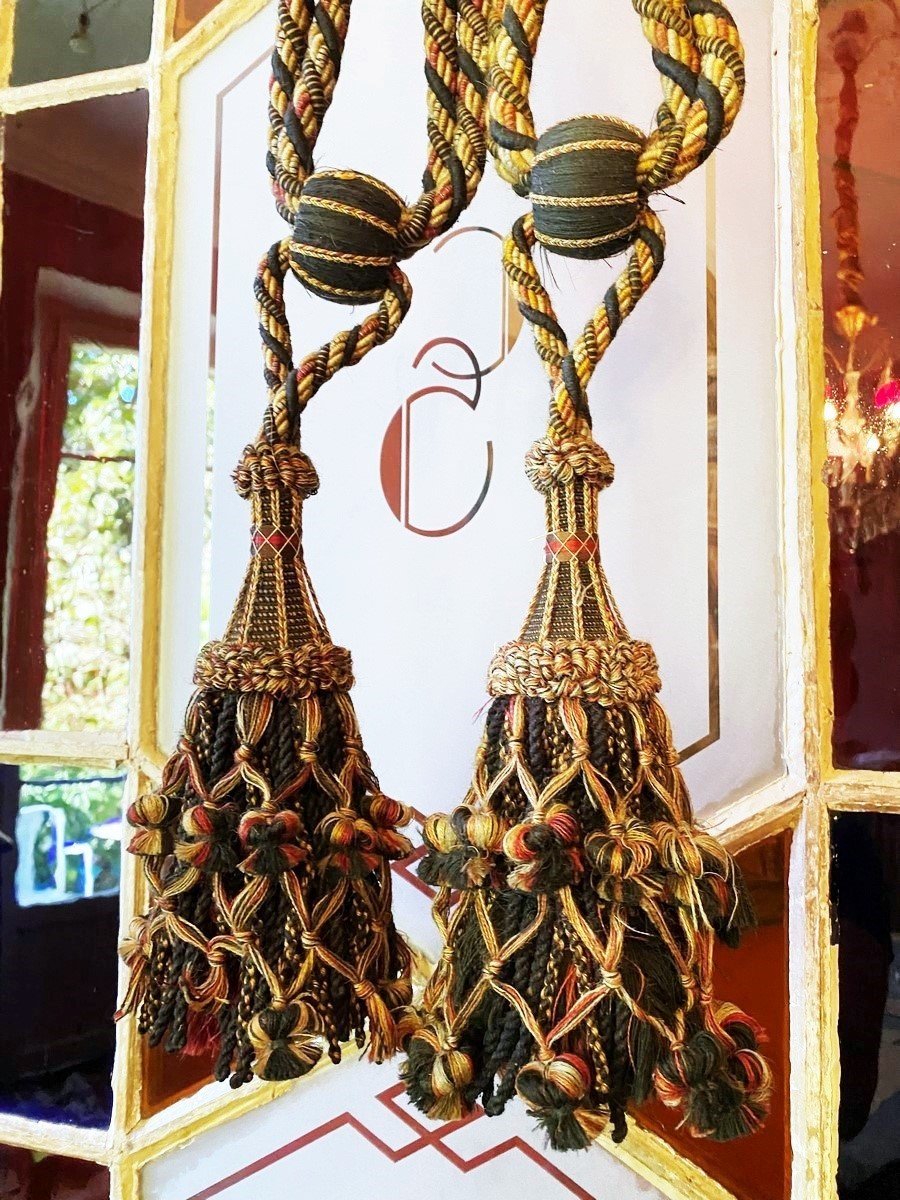 Paires d'Embrases En Passementerie De Laine Chinée Et Noire à Pompons - Second Empire Vers 1860-photo-1