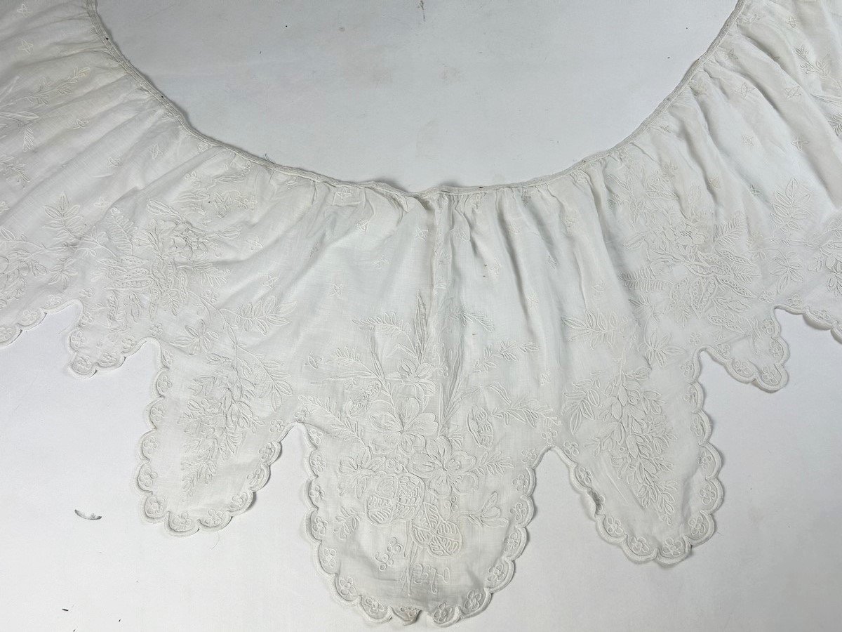 First Cornely Embroidered Muslin Lambrequin - Late 19th Century-photo-4