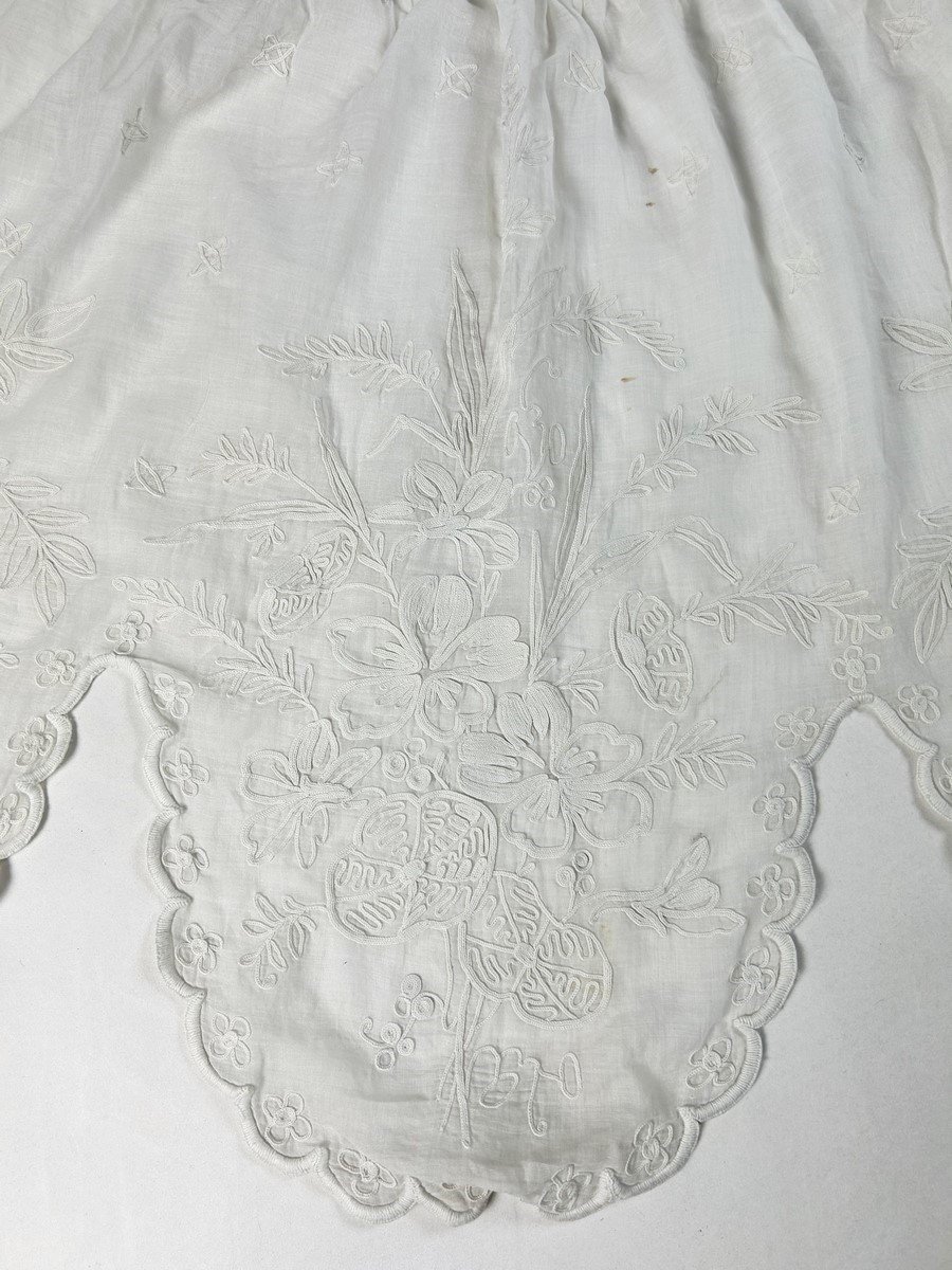 First Cornely Embroidered Muslin Lambrequin - Late 19th Century-photo-1