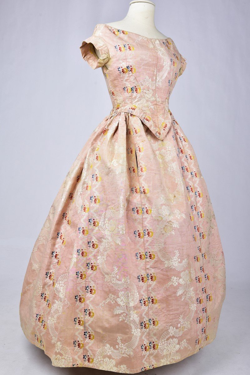 A Summer Crinoline Dress In Paperback Silk Moire Circa 1860-photo-4