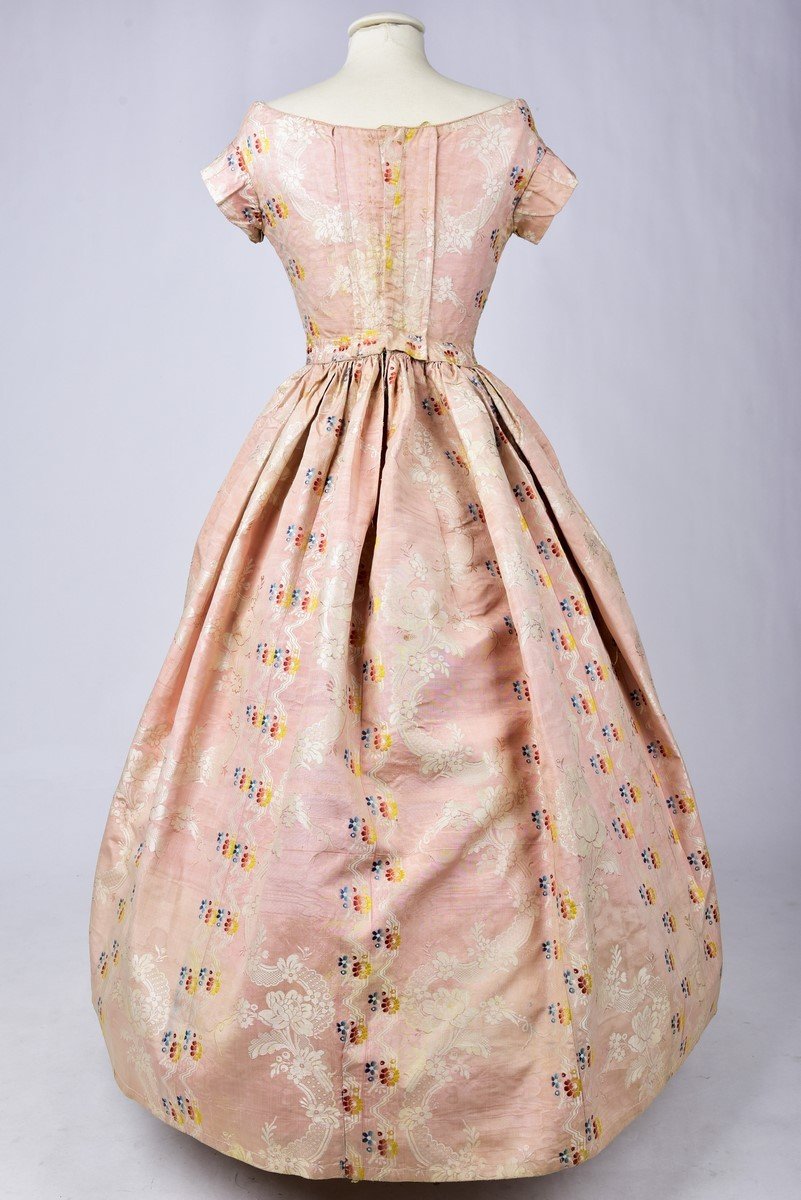 A Summer Crinoline Dress In Paperback Silk Moire Circa 1860-photo-7
