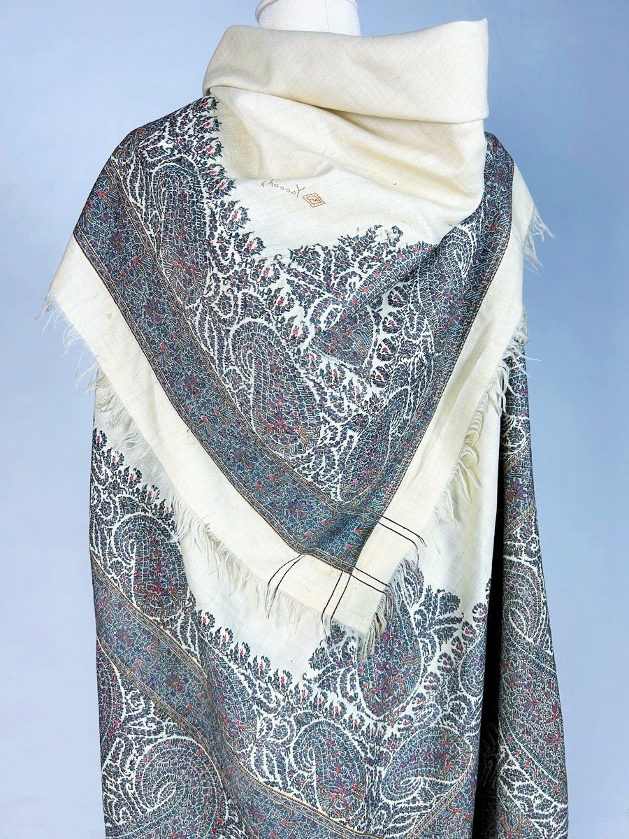 Châle Cachemire De Mode Double-pointe à Réserve En Pashmina Crème - France Circa 1830 -photo-7