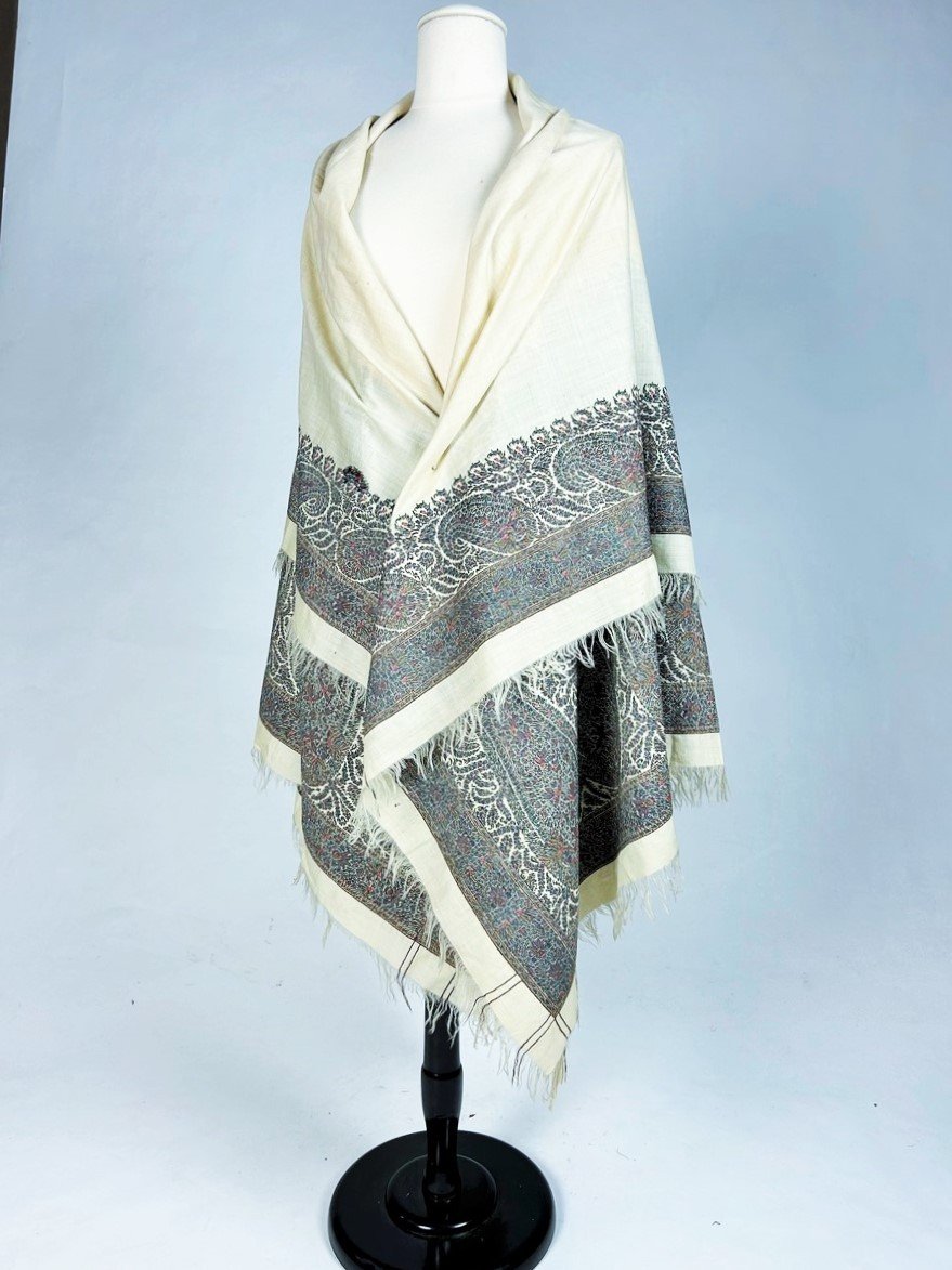 Double-pointed Fashion Cashmere Shawl With Reserve In Cream Pashmina - France Circa 1830 -photo-8