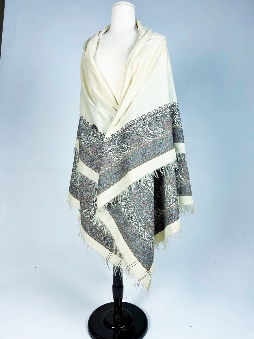 Châle Cachemire De Mode Double-pointe à Réserve En Pashmina Crème - France Circa 1830 -photo-8