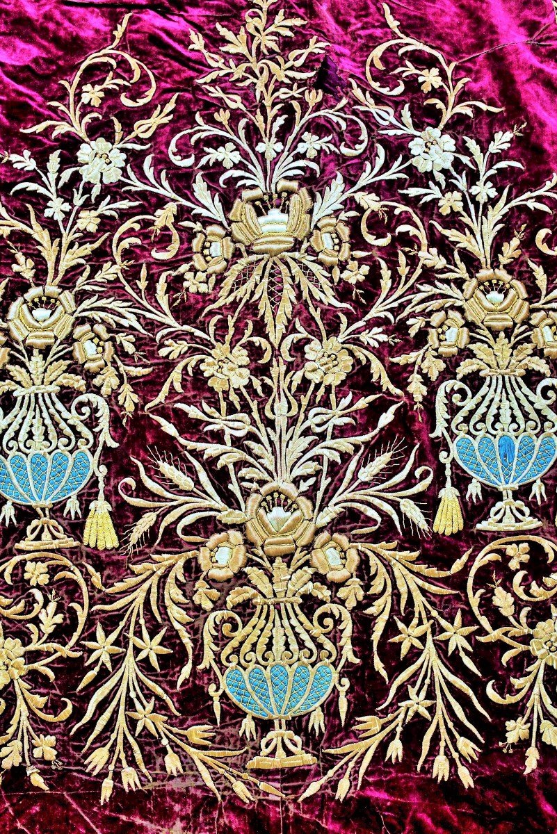 A Rare 18th Century Tapestry In Crimson Velvet Embroidered With Gold Threads - Ottoman Empire 18th Century-photo-2