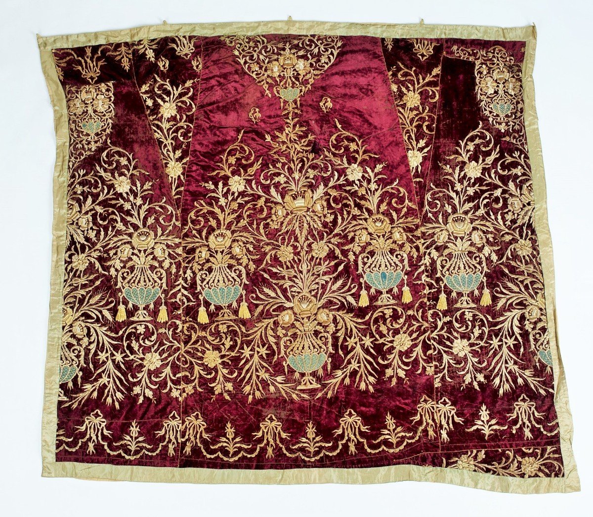 A Rare 18th Century Tapestry In Crimson Velvet Embroidered With Gold Threads - Ottoman Empire 18th Century-photo-3