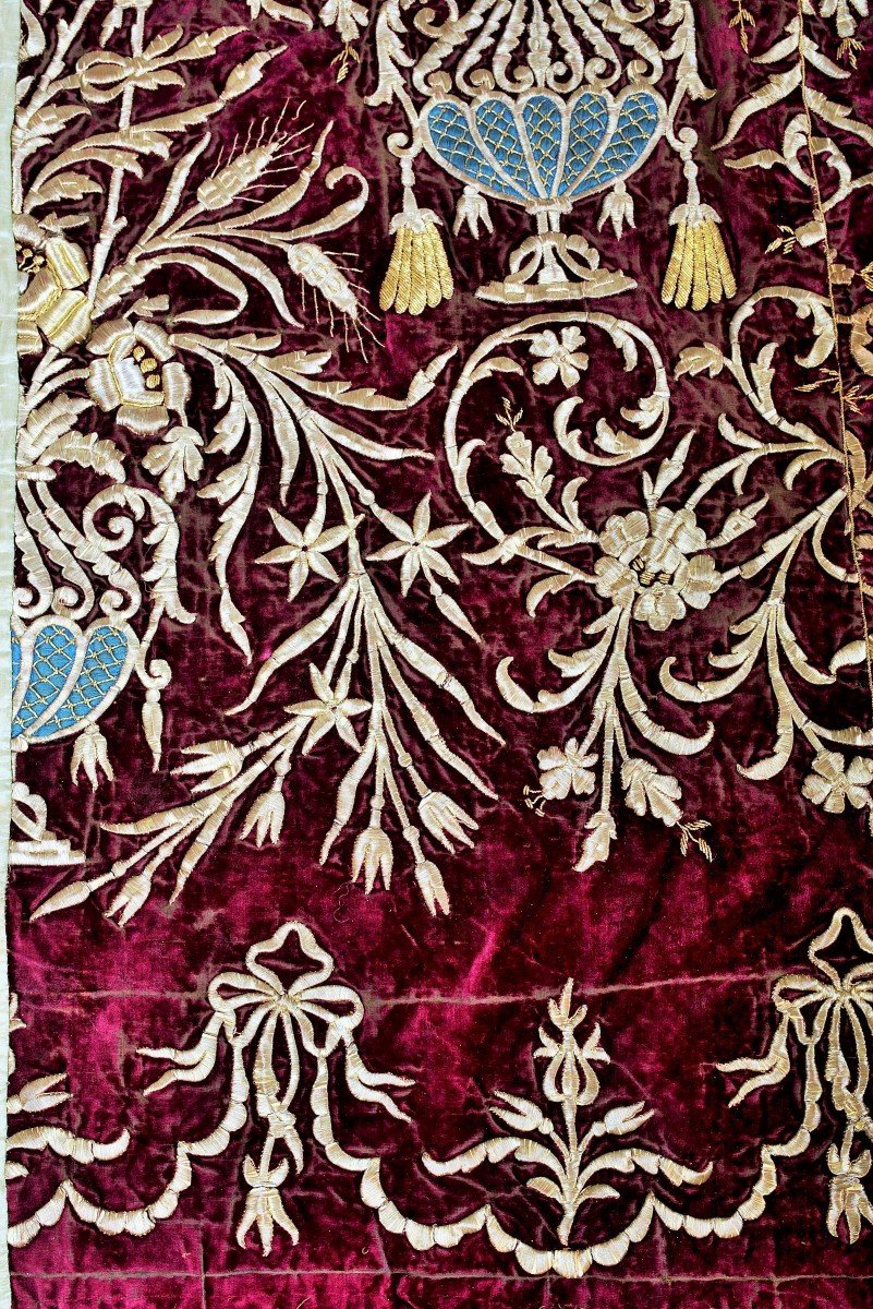 A Rare 18th Century Tapestry In Crimson Velvet Embroidered With Gold Threads - Ottoman Empire 18th Century-photo-4