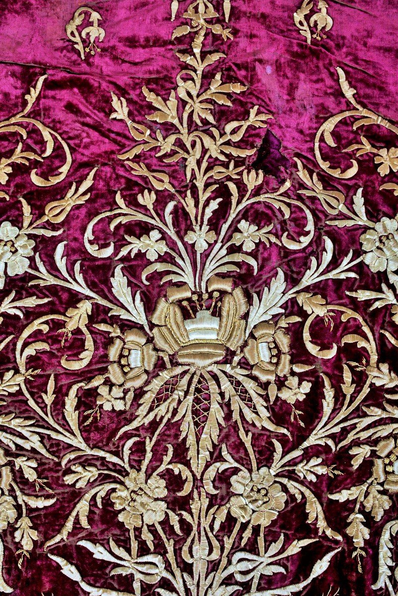 A Rare 18th Century Tapestry In Crimson Velvet Embroidered With Gold Threads - Ottoman Empire 18th Century-photo-1