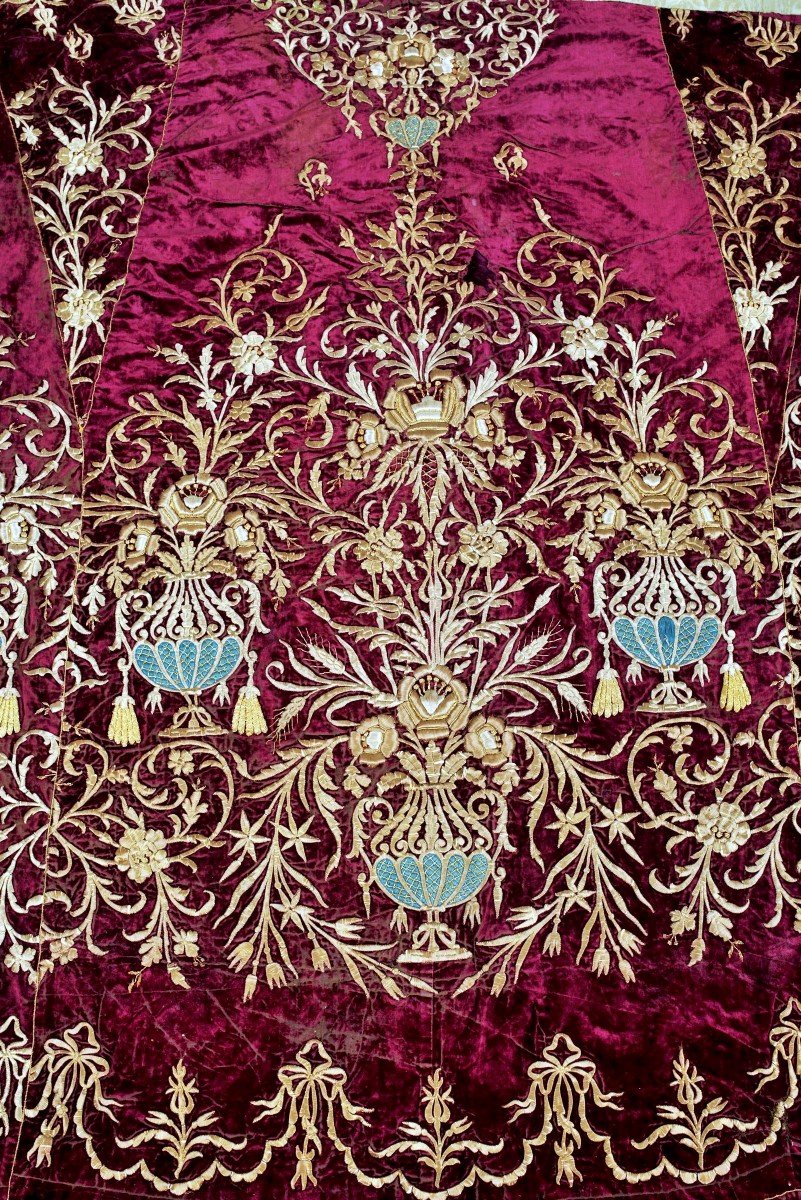 A Rare 18th Century Tapestry In Crimson Velvet Embroidered With Gold Threads - Ottoman Empire 18th Century-photo-2