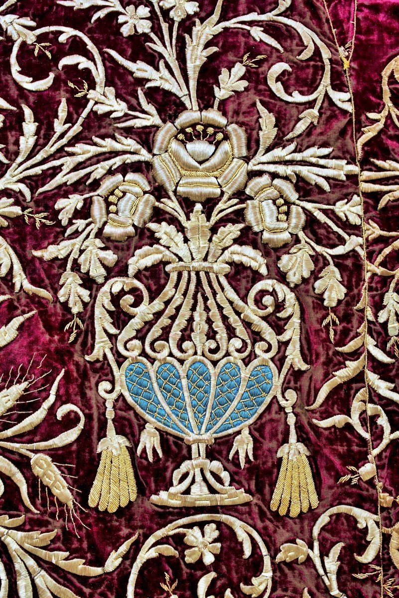 A Rare 18th Century Tapestry In Crimson Velvet Embroidered With Gold Threads - Ottoman Empire 18th Century-photo-4