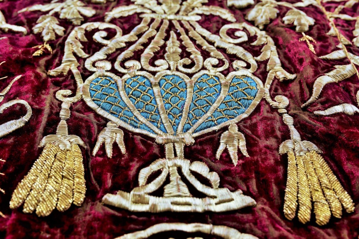 A Rare 18th Century Tapestry In Crimson Velvet Embroidered With Gold Threads - Ottoman Empire 18th Century-photo-5