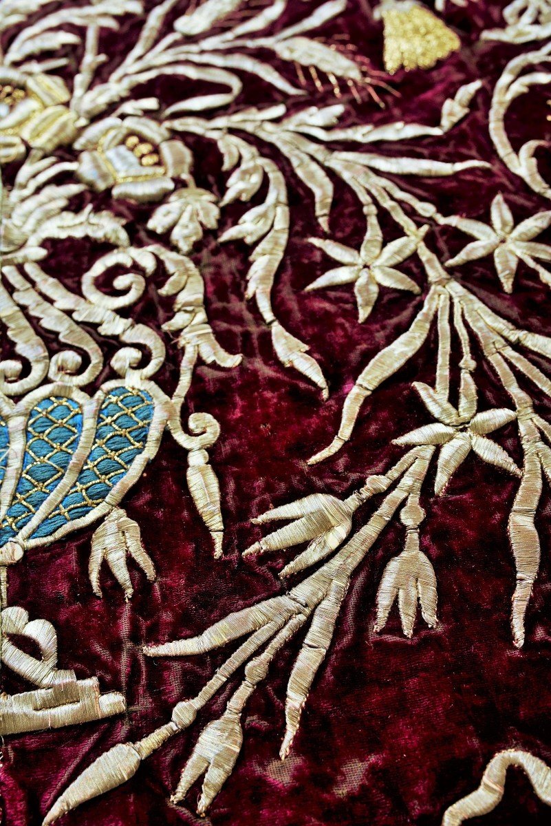 A Rare 18th Century Tapestry In Crimson Velvet Embroidered With Gold Threads - Ottoman Empire 18th Century-photo-6