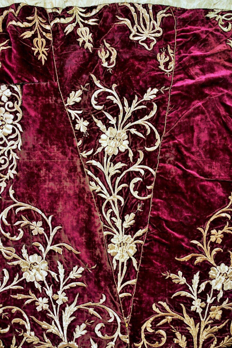 A Rare 18th Century Tapestry In Crimson Velvet Embroidered With Gold Threads - Ottoman Empire 18th Century-photo-8