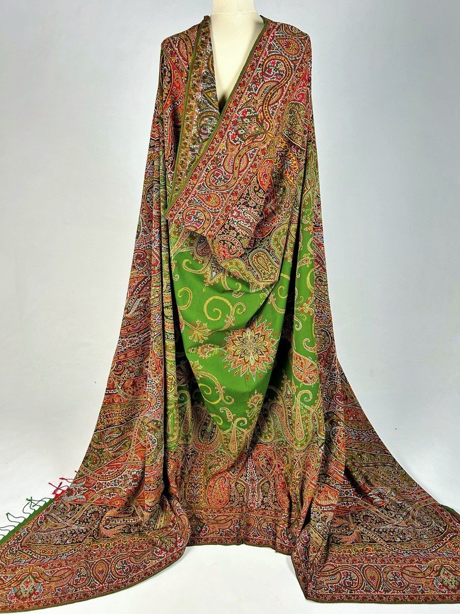 Beautiful French Cashmere Shawl With Large Green Reserve Circa 1845-photo-2