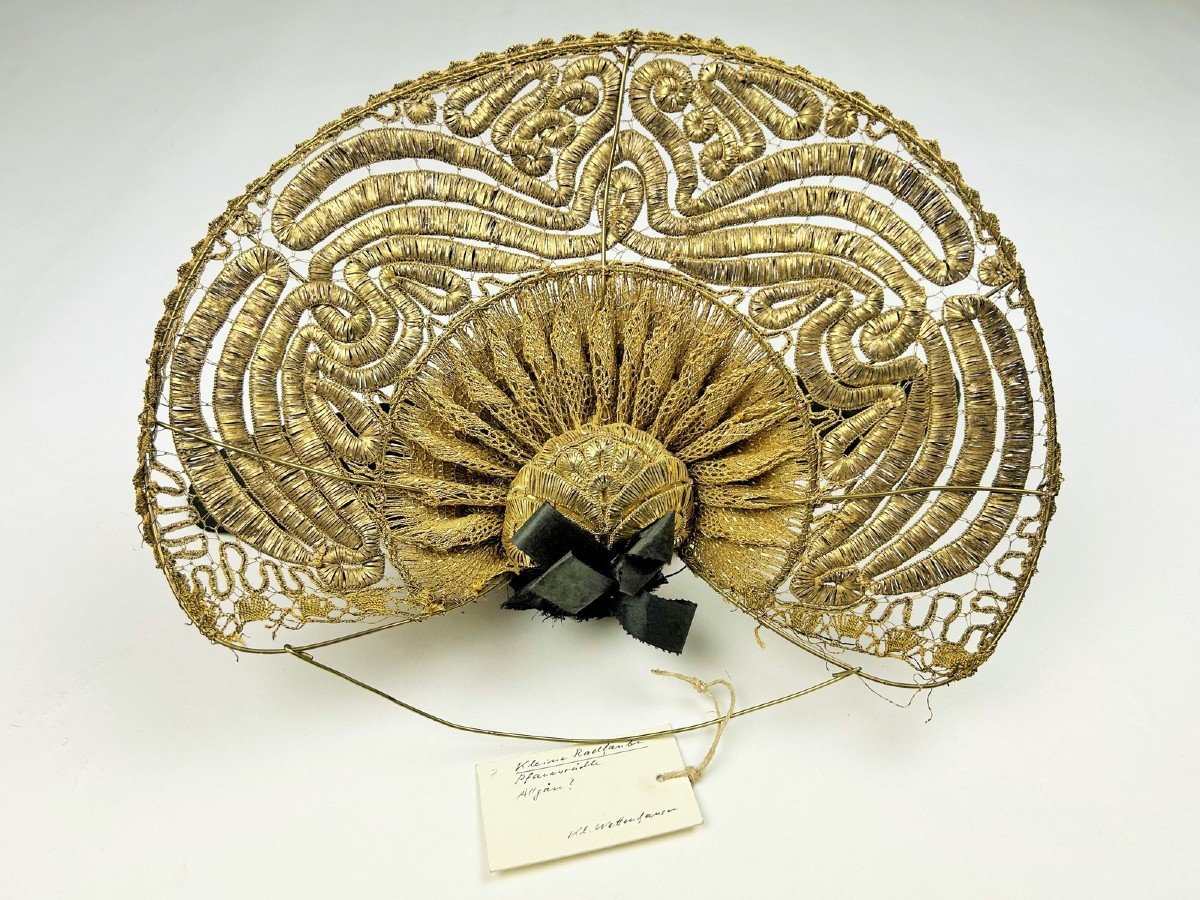 Une Coiffe Lamée Dorée Bodensee-radhaube De La Suisse Orientale XIXe Siècle-photo-2