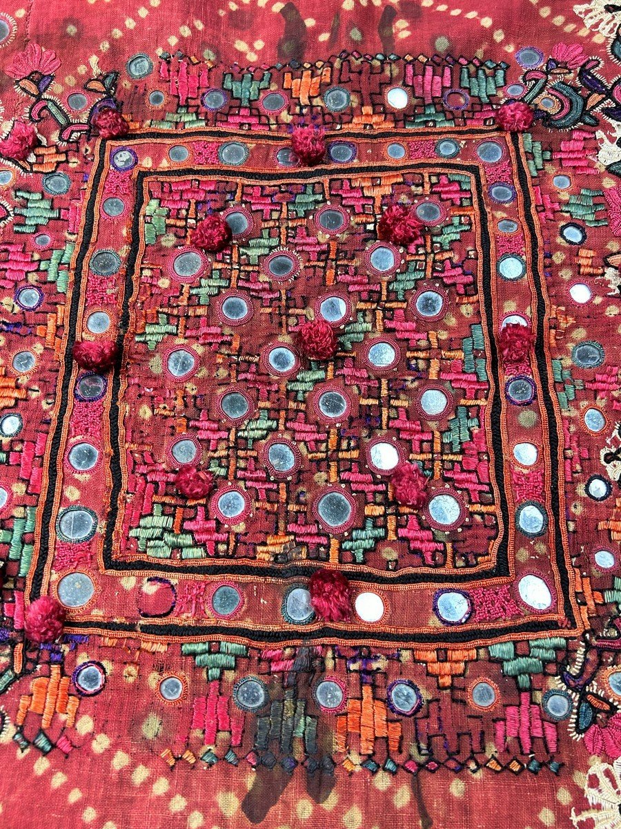 Kutch Tapestry In Red And Indigo Tie And Dye Cotton, Mica Applique - India Late 19th-photo-4