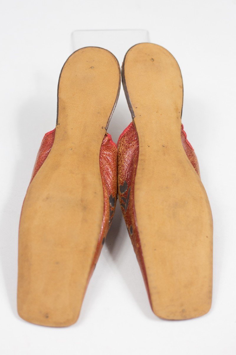 Pair Of Orientalist Mules In Leather Embroidered With Tulips - France Late 18th Early 19th Century-photo-2