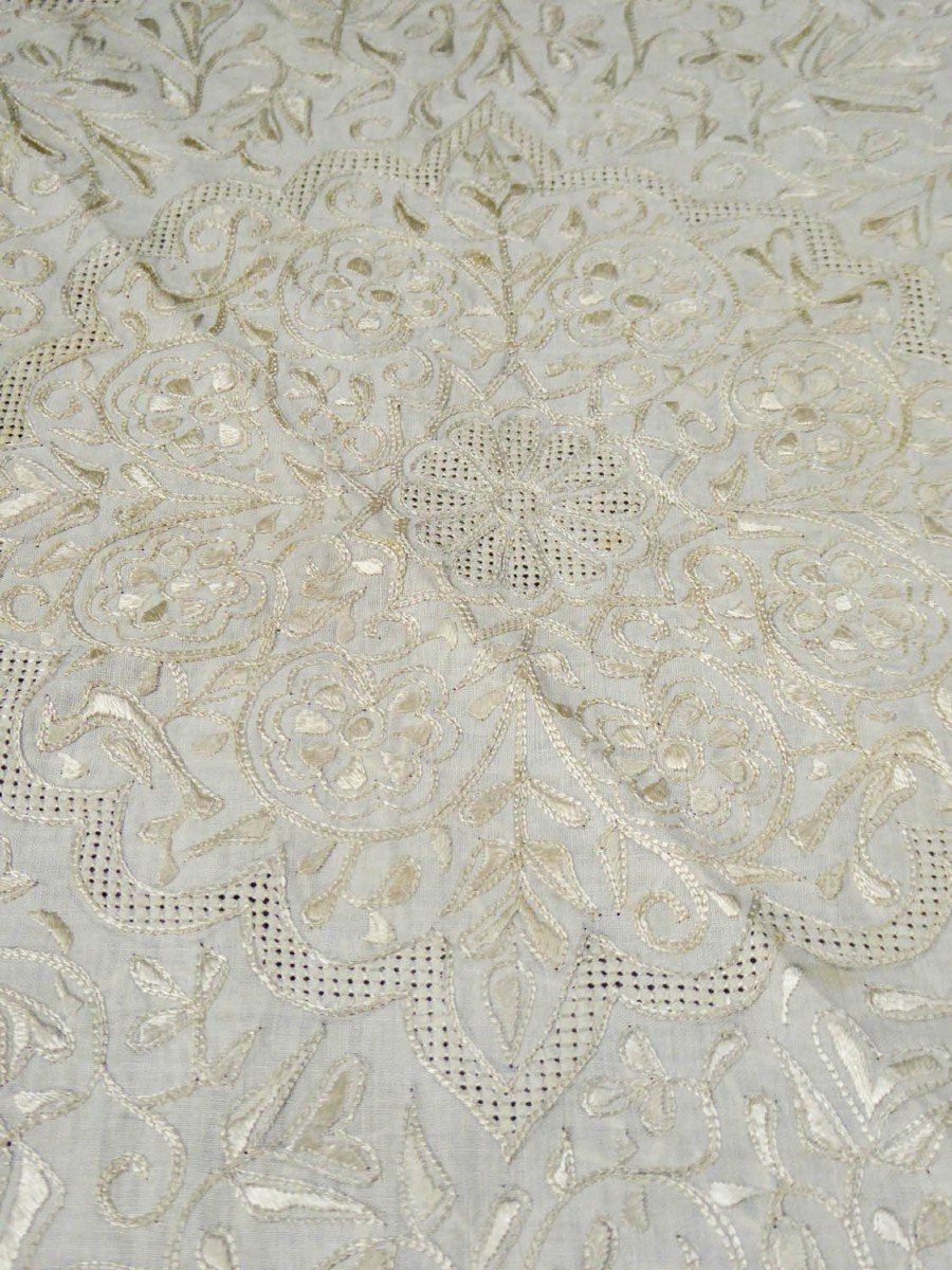 Large Character Placemat In Cotton Embroidered With Cream Silk - Middle East Iran Early 20th Century-photo-6