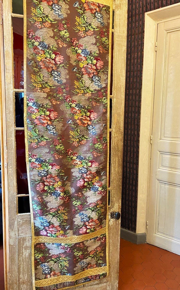  Un Panneau En Brocart De Soie Argent  Dans Le Goût De Jean Revel - Lyon Circa 1740-photo-4