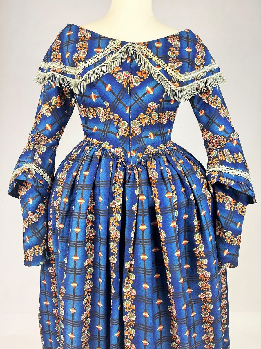 Robe De Jour En étamine De Laine Ombrée Et Imprimée De Roses - Angleterre Circa 1840-photo-2