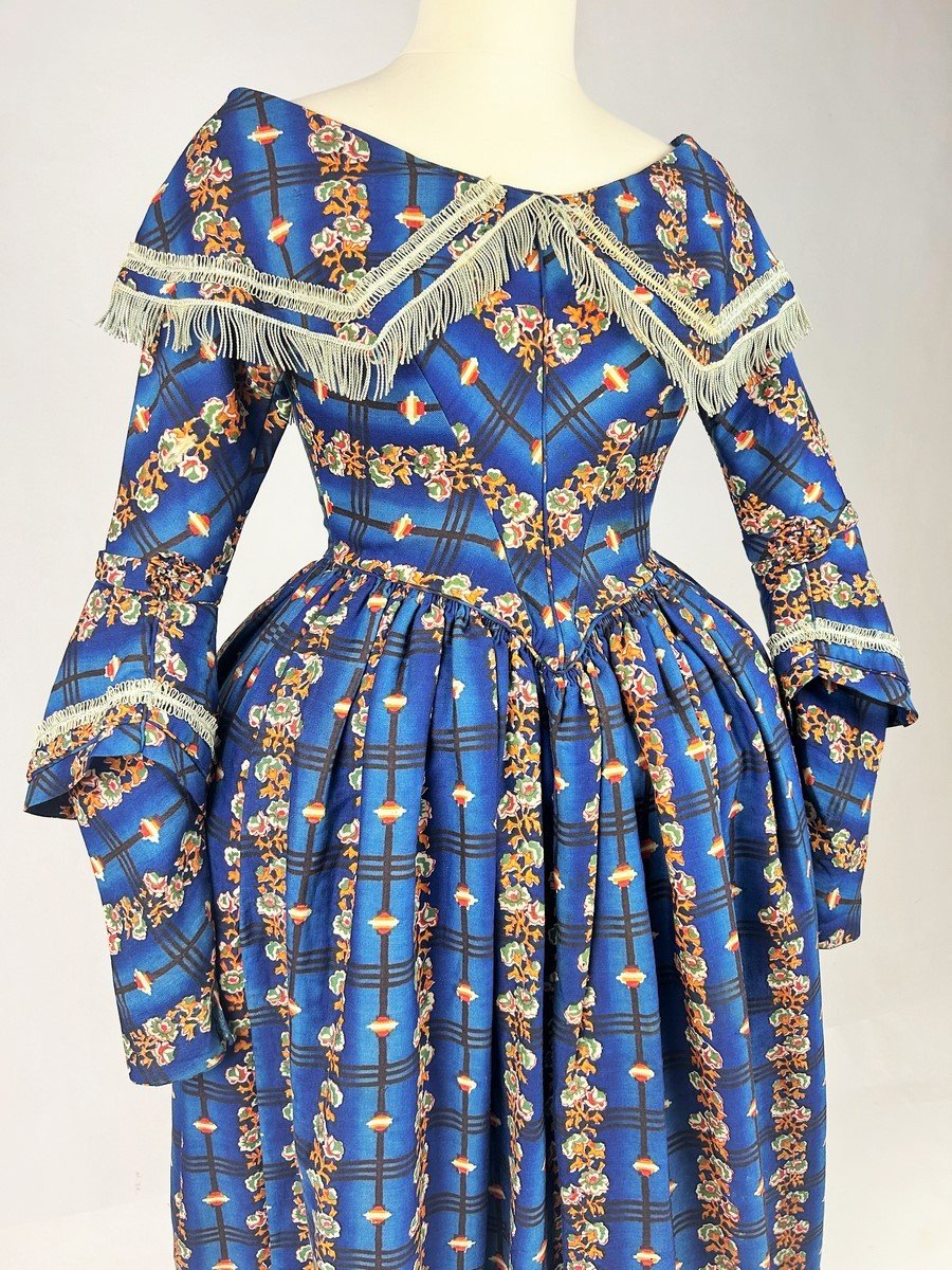 Robe De Jour En étamine De Laine Ombrée Et Imprimée De Roses - Angleterre Circa 1840-photo-3