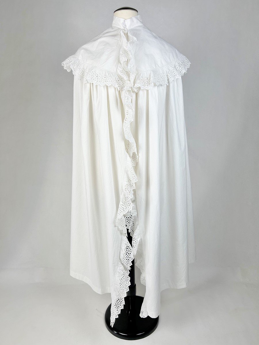 Une Matinée En Percale Et Falbalas En Broderie Anglaise - France Circa 1880-photo-2