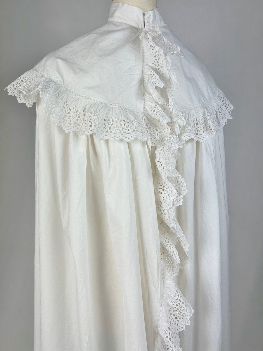 Une Matinée En Percale Et Falbalas En Broderie Anglaise - France Circa 1880-photo-2