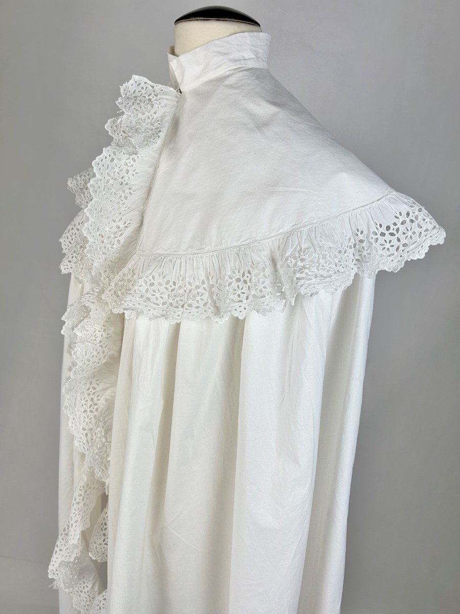 Une Matinée En Percale Et Falbalas En Broderie Anglaise - France Circa 1880