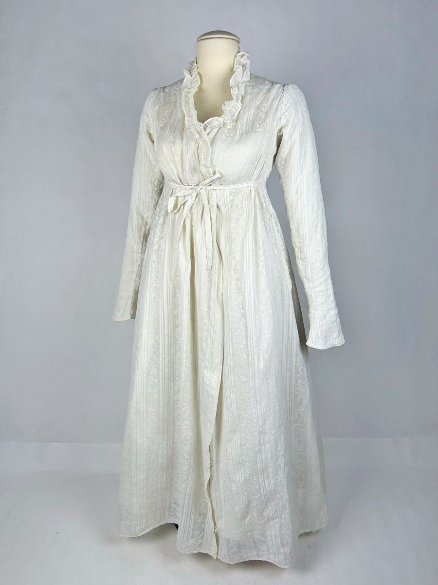 Marvelous Shirt Dress In Indian Embroidered Muslin - France Circa 1790-1800 -photo-2