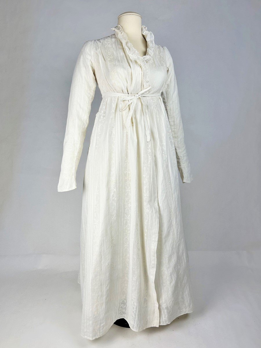 Marvelous Shirt Dress In Indian Embroidered Muslin - France Circa 1790-1800 -photo-3