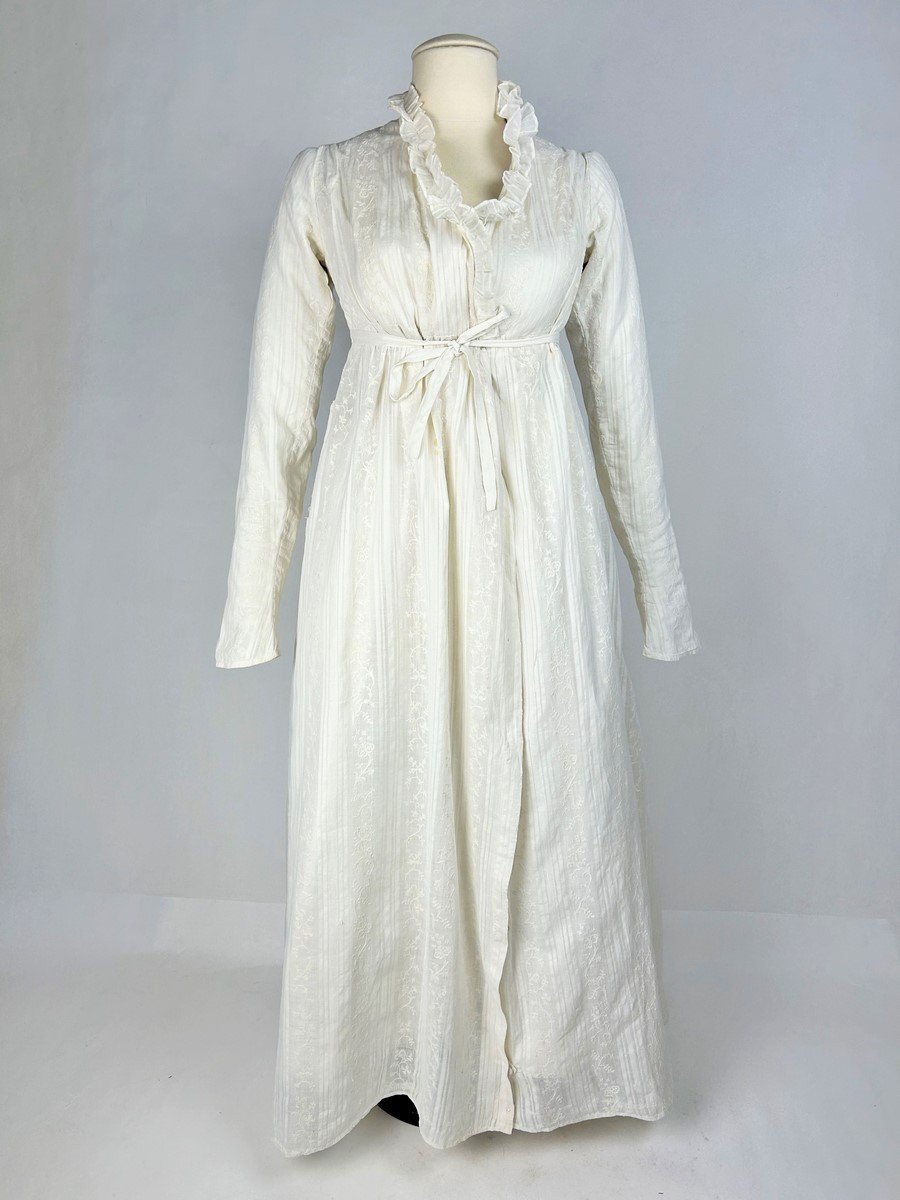 Marvelous Shirt Dress In Indian Embroidered Muslin - France Circa 1790-1800 -photo-4