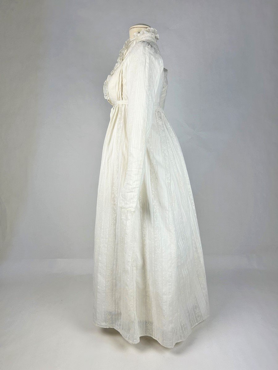 Marvelous Shirt Dress In Indian Embroidered Muslin - France Circa 1790-1800 -photo-2