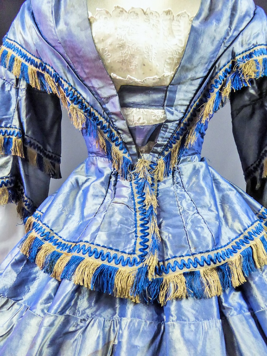 Day Dress With Large Crinoline In Changing Taffeta - France Circa 1855.-photo-2