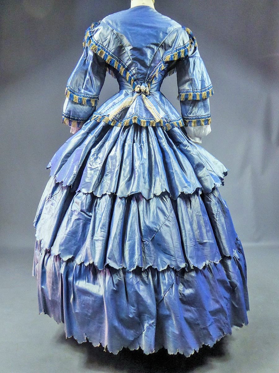 Day Dress With Large Crinoline In Changing Taffeta - France Circa 1855.-photo-4