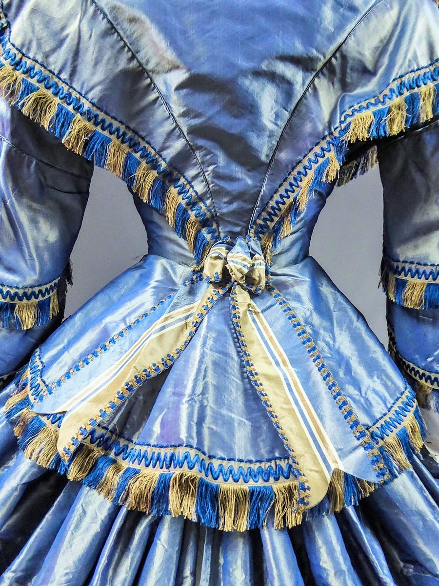 Day Dress With Large Crinoline In Changing Taffeta - France Circa 1855.-photo-5